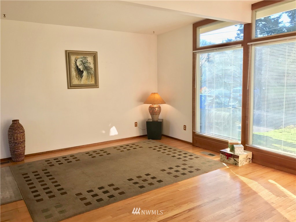 31450 12th Avenue Southwest Federal Way, WA 98023 - Photo 4 of 20
