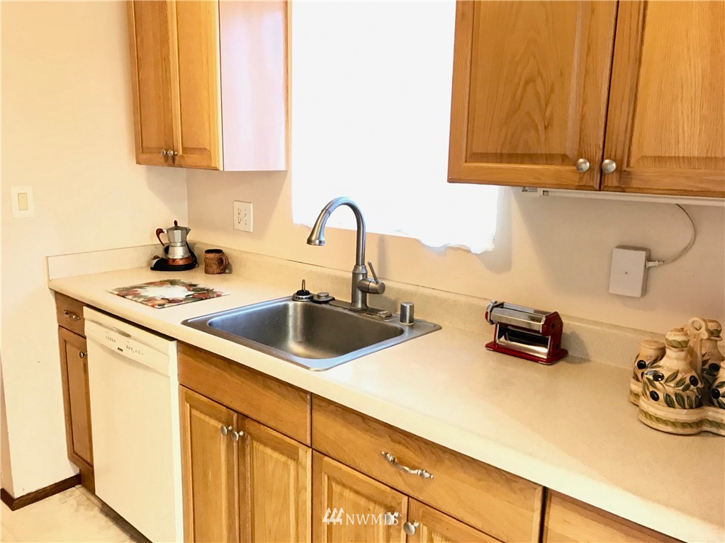 31450 12th Avenue Southwest Federal Way, WA 98023 - Photo 7 of 20