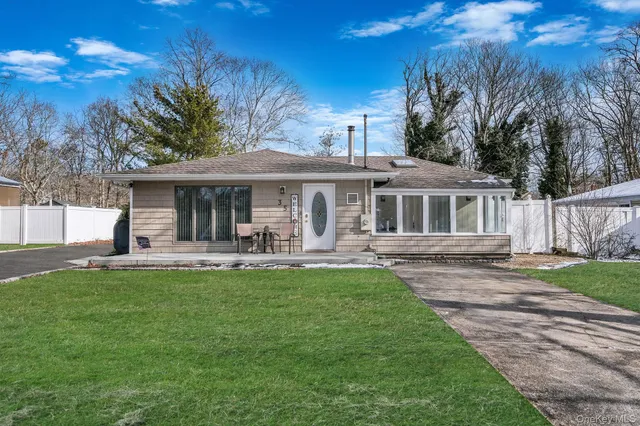 $525,000 | 35 Strafford Street, Mastic, NY 11950