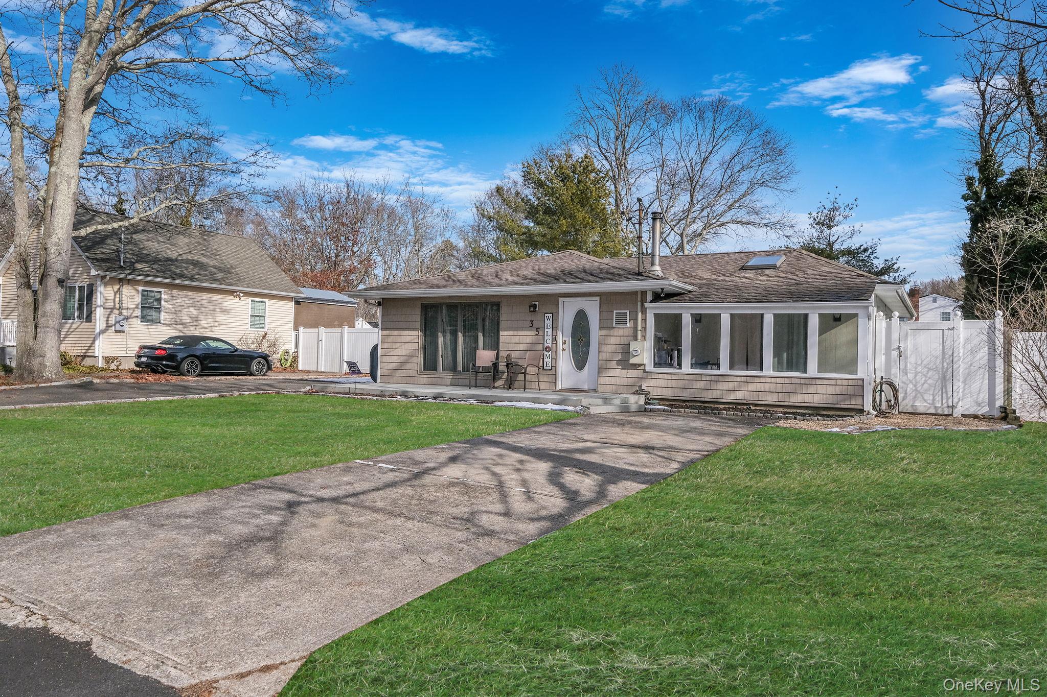 35 Strafford Street Mastic, NY 11950 - Photo 2 of 39