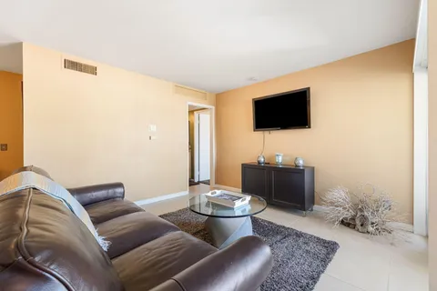 $285,500 | 1552 South Camino Real, Unit 333, Palm Springs, CA 92264