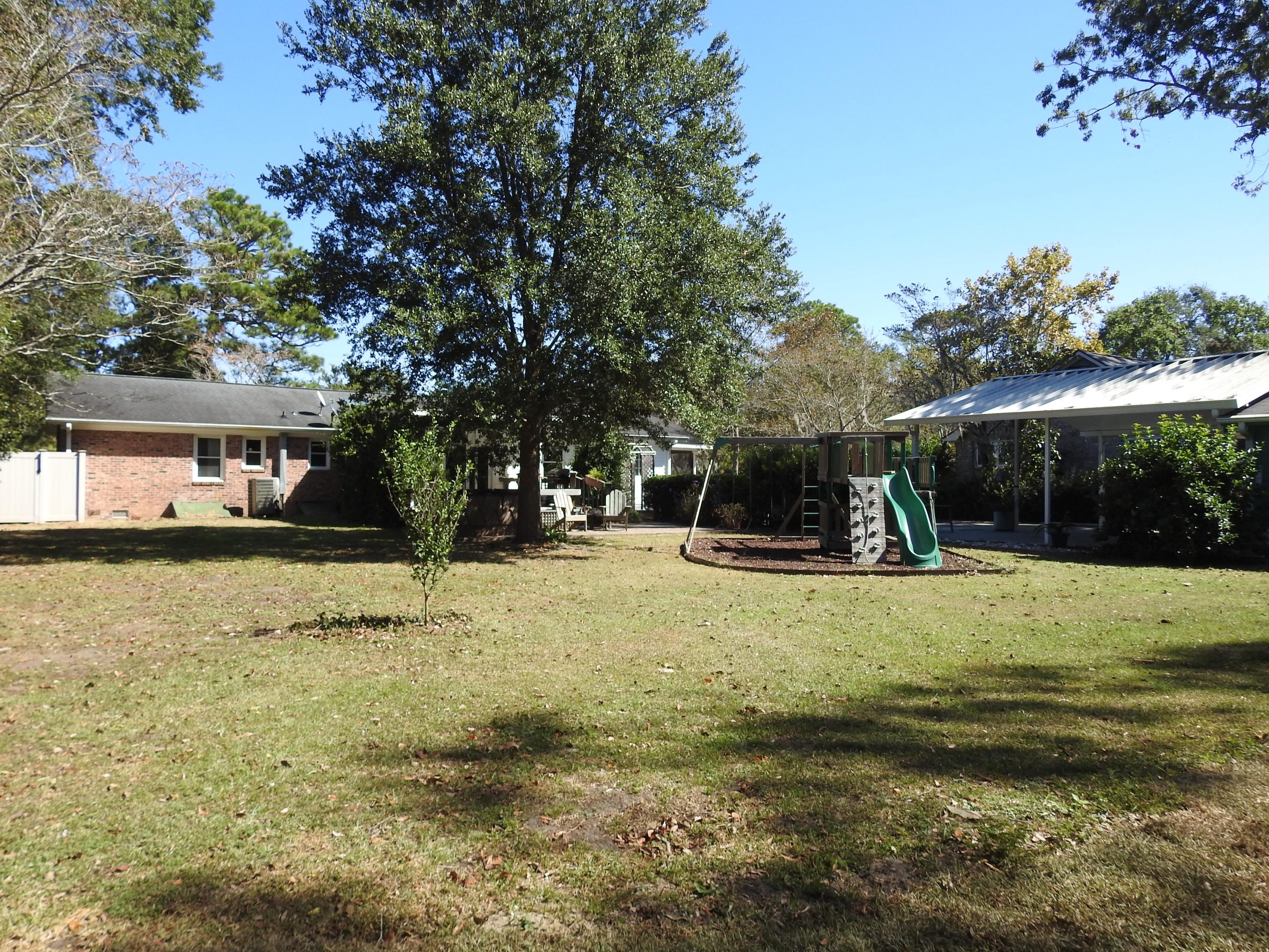 1217 Robin Road Mount Pleasant, SC 29464 - Photo 2 of 26 Backyard