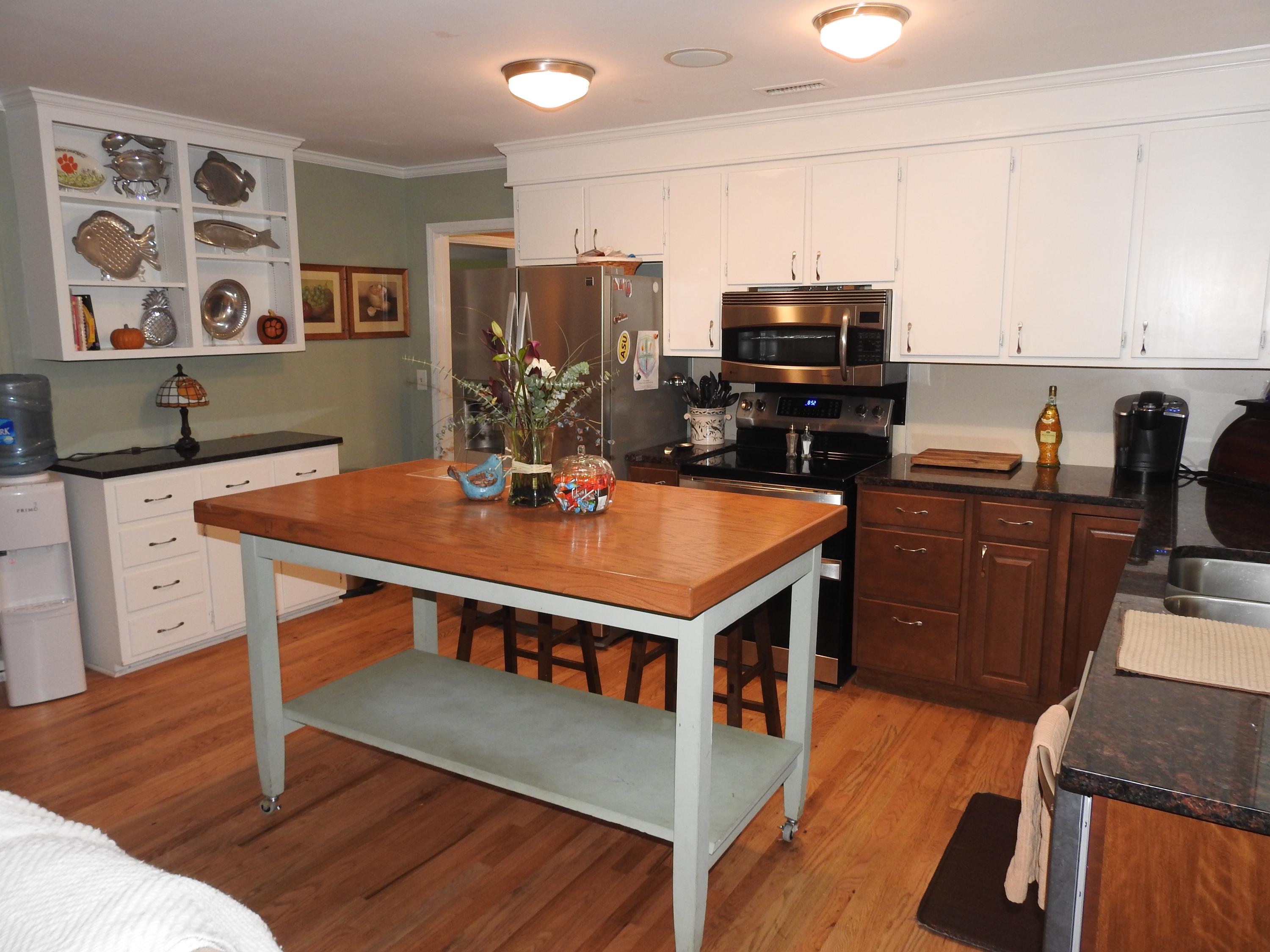 1217 Robin Road Mount Pleasant, SC 29464 - Photo 4 of 26 Kitchen