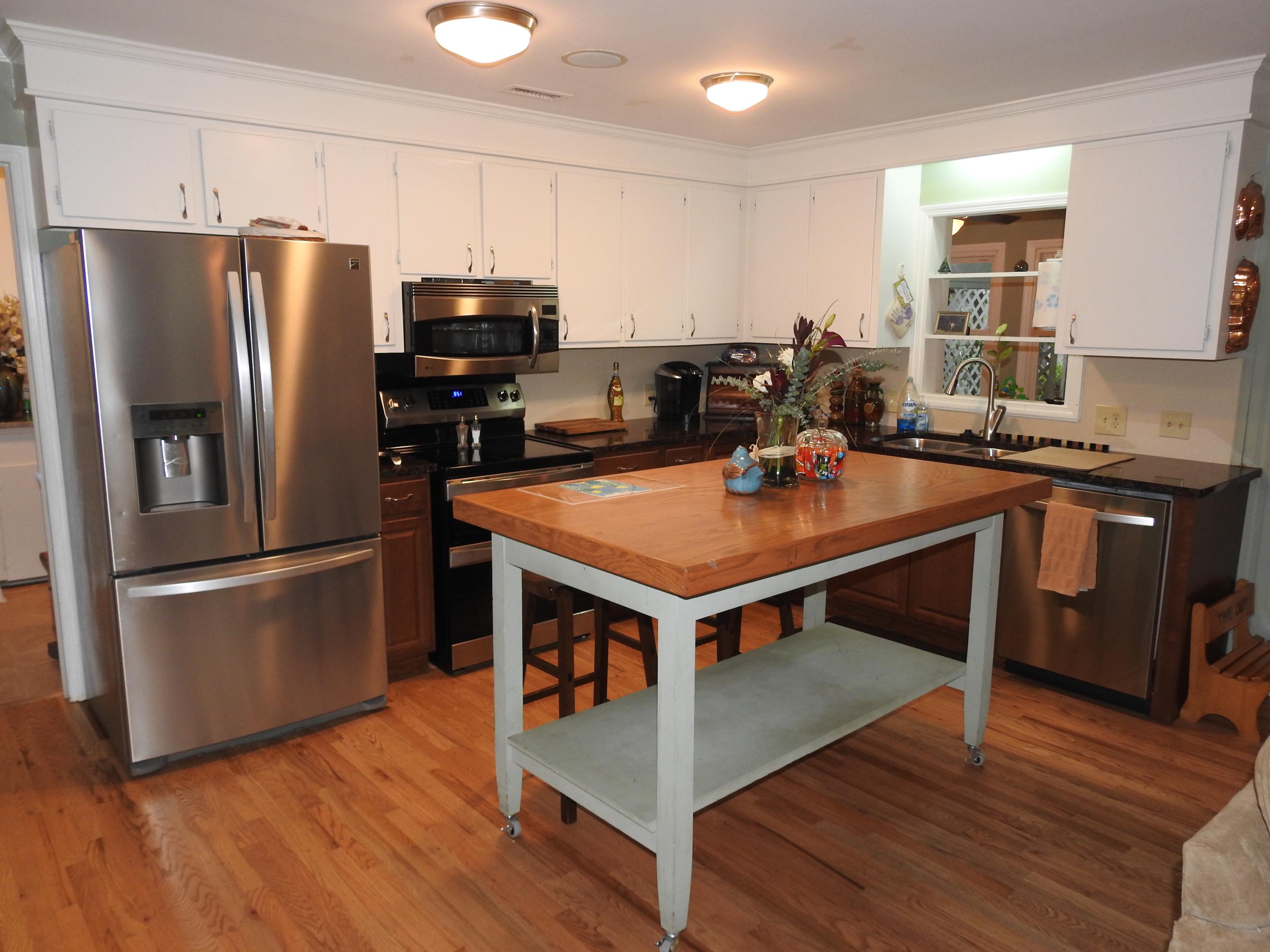 1217 Robin Road Mount Pleasant, SC 29464 - Photo 5 of 26 Kitchen