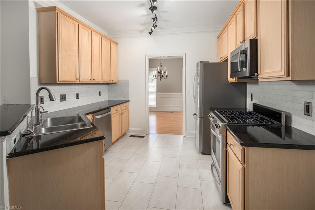 112 Scenic Ridge Place King, NC 27021 - Photo 16 of 47 Kitchen