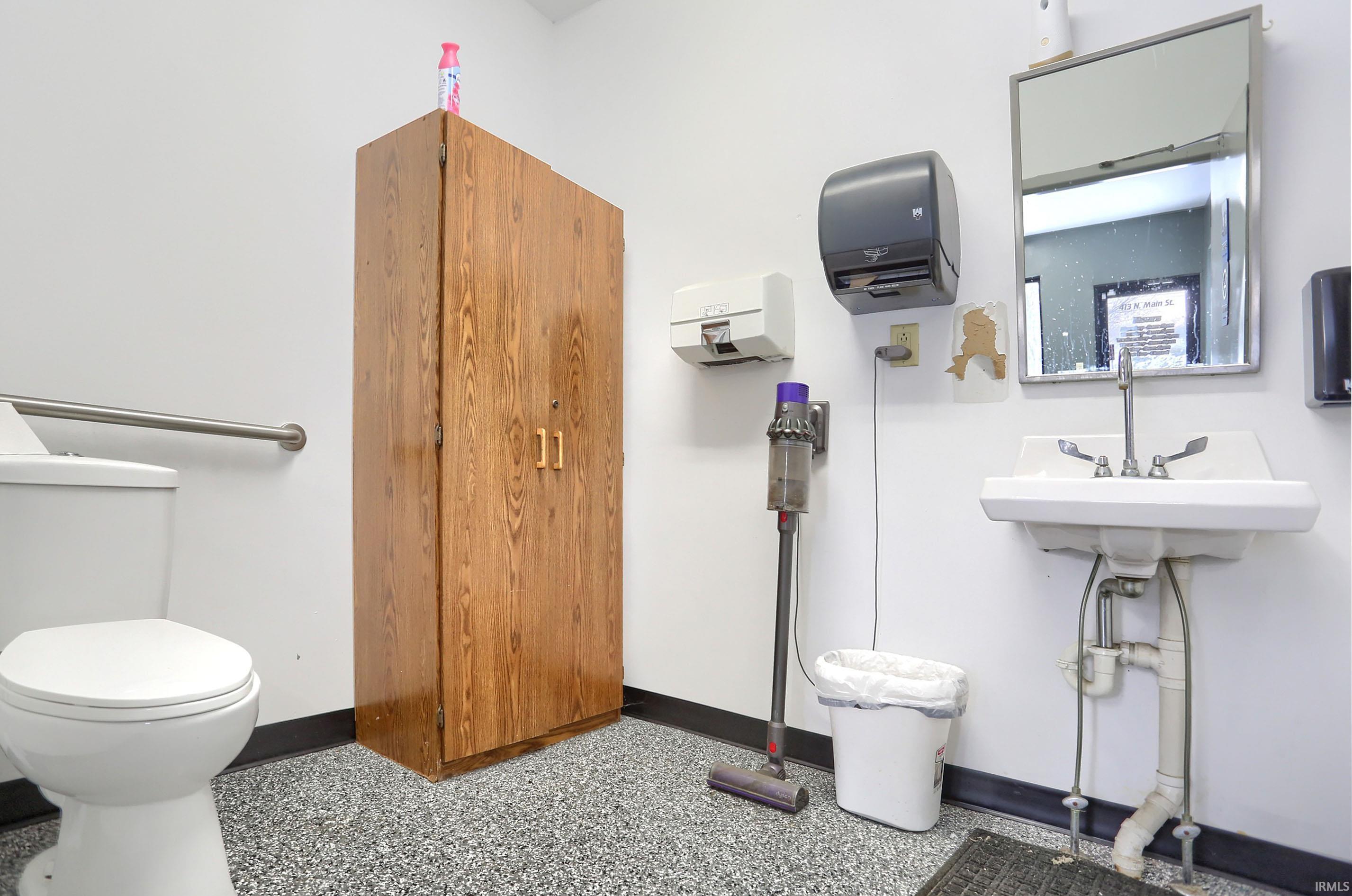 413 North Main Street North Webster, IN 46555 - Photo 10 of 22