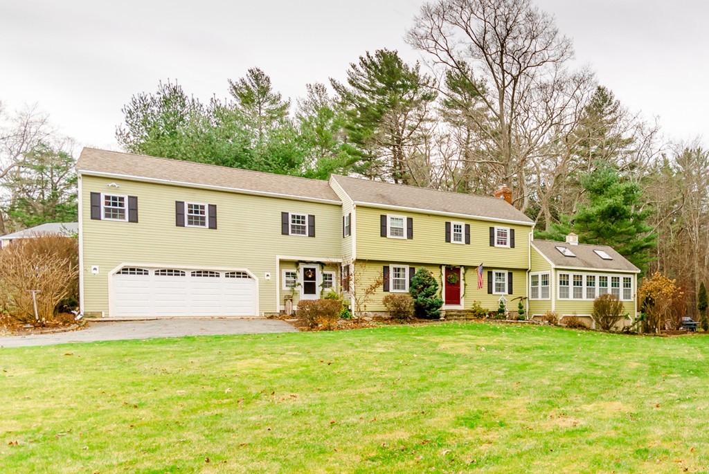11 Glen Road Topsfield, MA 01983 - Photo 1 of 27 Gallery Image 1