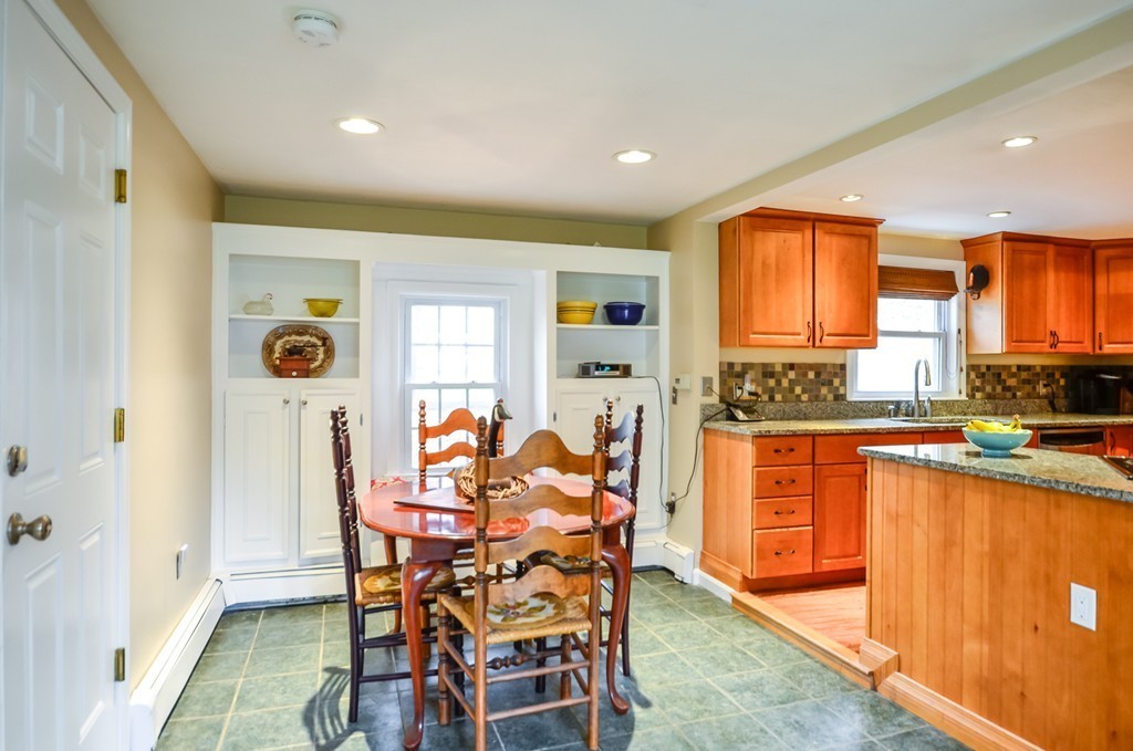 11 Glen Road Topsfield, MA 01983 - Photo 2 of 27 Gallery Image 2