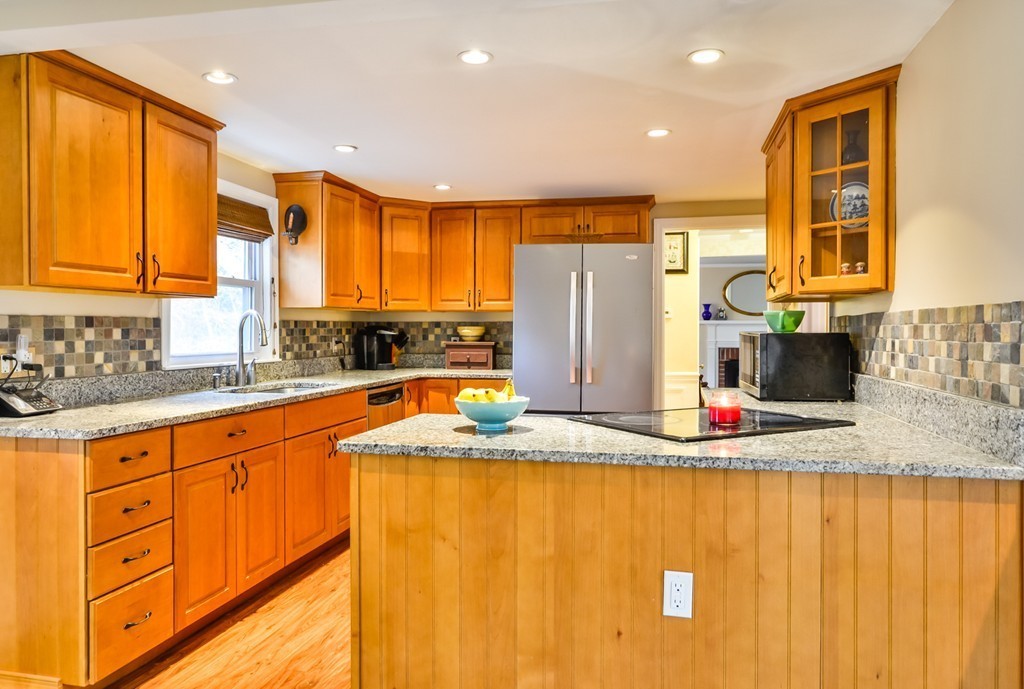 11 Glen Road Topsfield, MA 01983 - Photo 3 of 27 Gallery Image 3