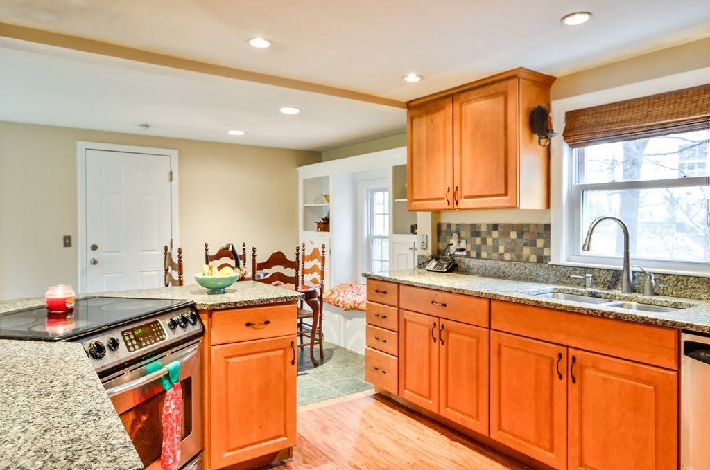 11 Glen Road Topsfield, MA 01983 - Photo 4 of 27 Gallery Image 4