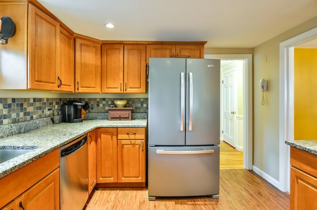 11 Glen Road Topsfield, MA 01983 - Photo 6 of 27 Gallery Image 6