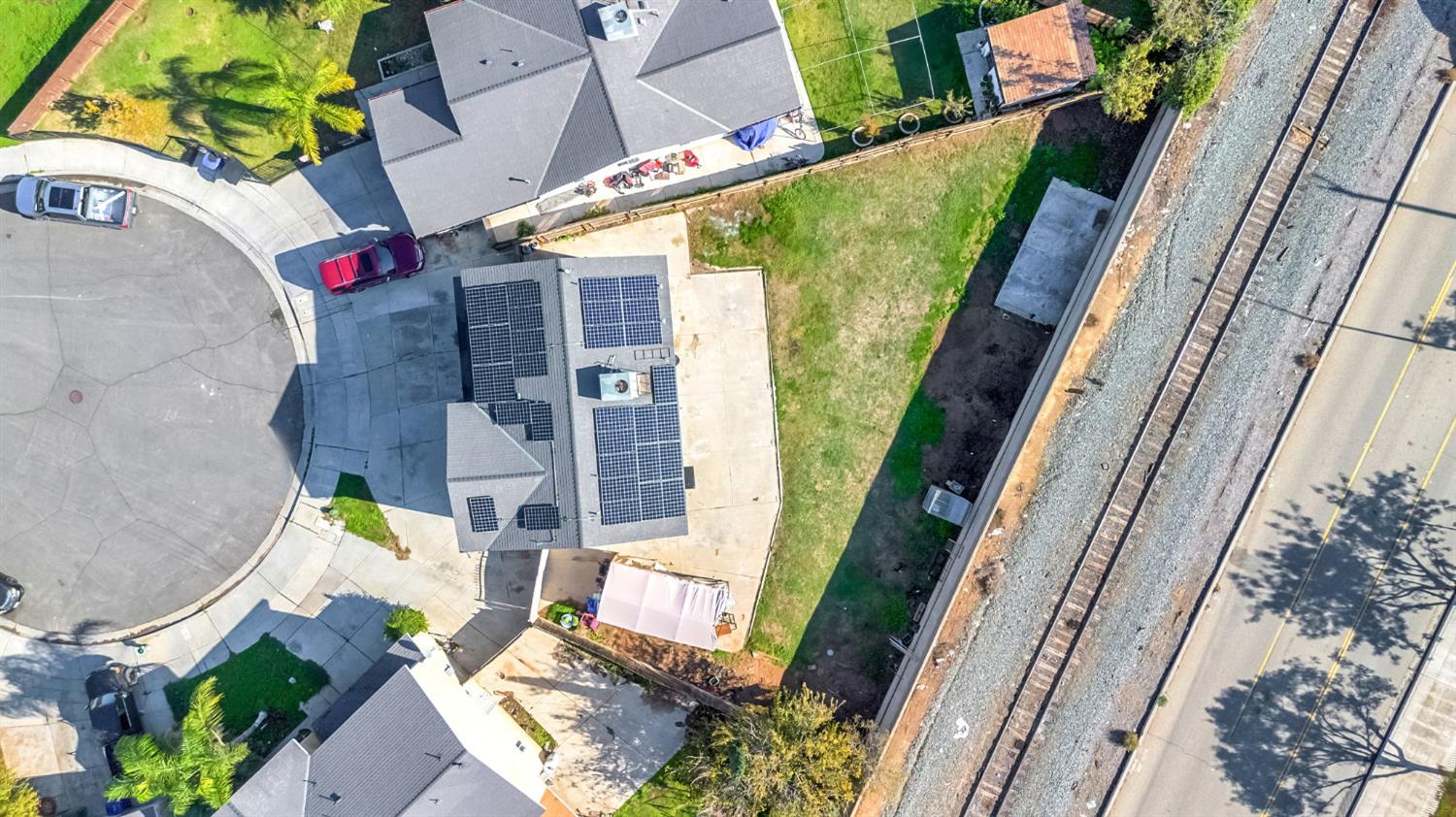 2061 Seventh Street Fresno, CA 93702 - Photo 6 of 38 a view of yard