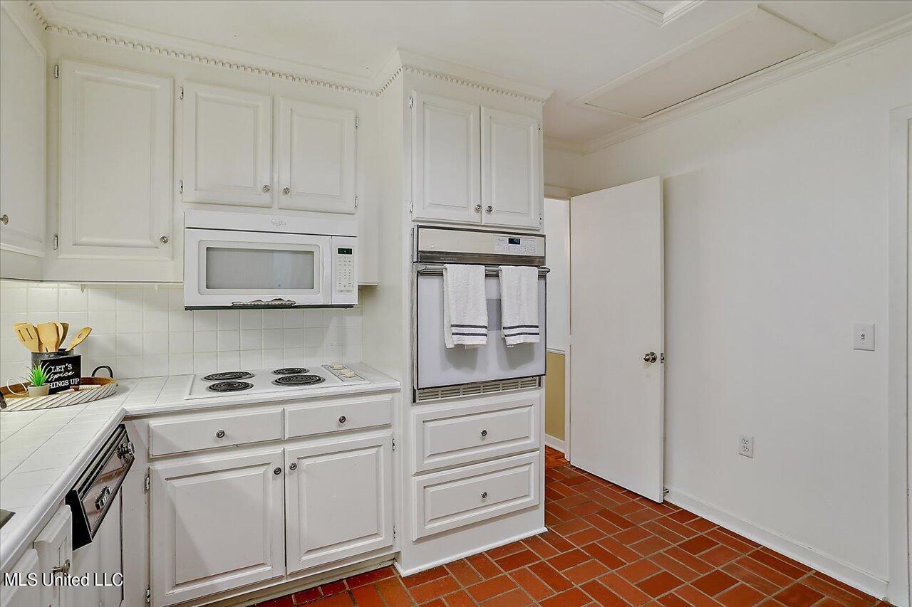 1044 Briarfield Road Jackson, MS 39211 - Photo 7 of 21 05-1044 Briarfield Rd