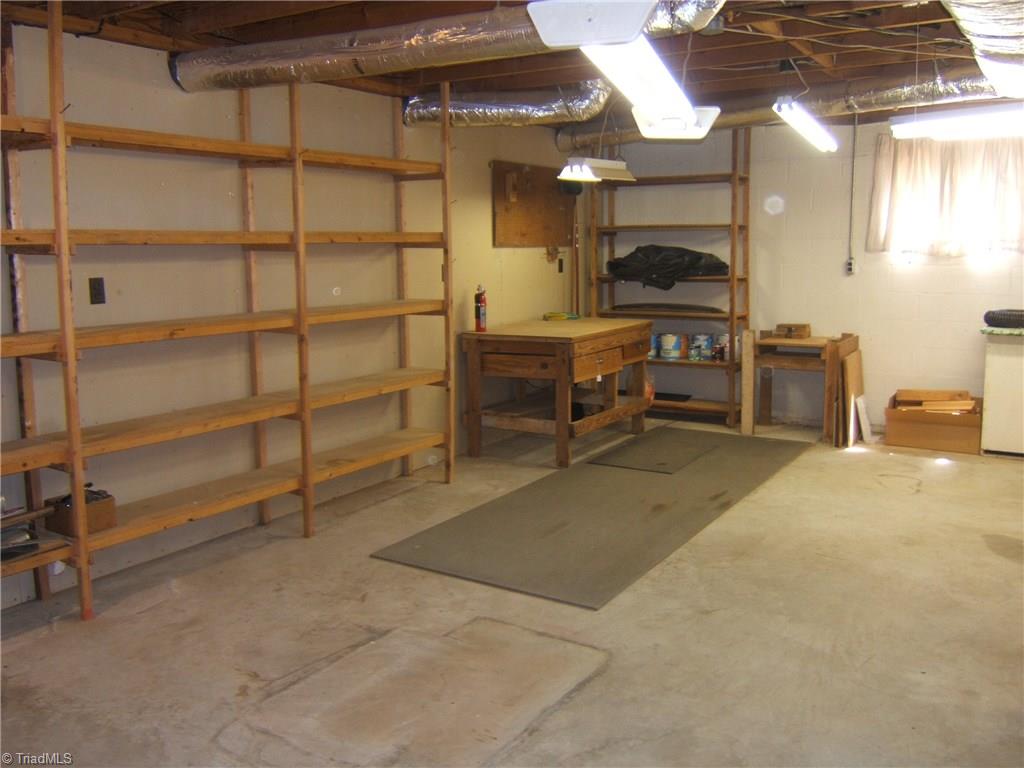 1418 Capri Road Southwest Winston-Salem, NC 27103 - Photo 25 of 30 Gallery Image 25