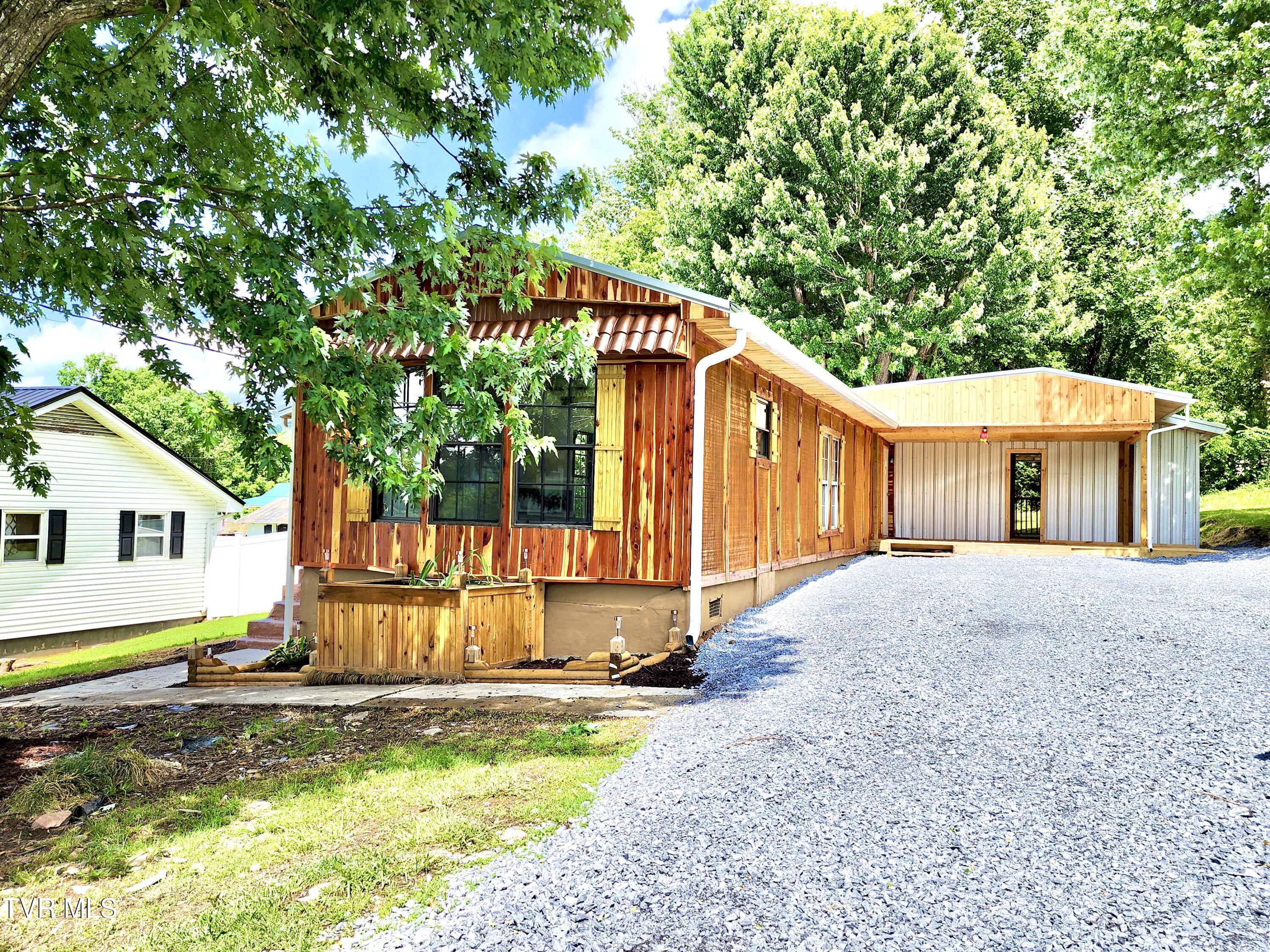 148 Masters Street Erwin, TN 37650 - Photo 2 of 29 IMG_8381