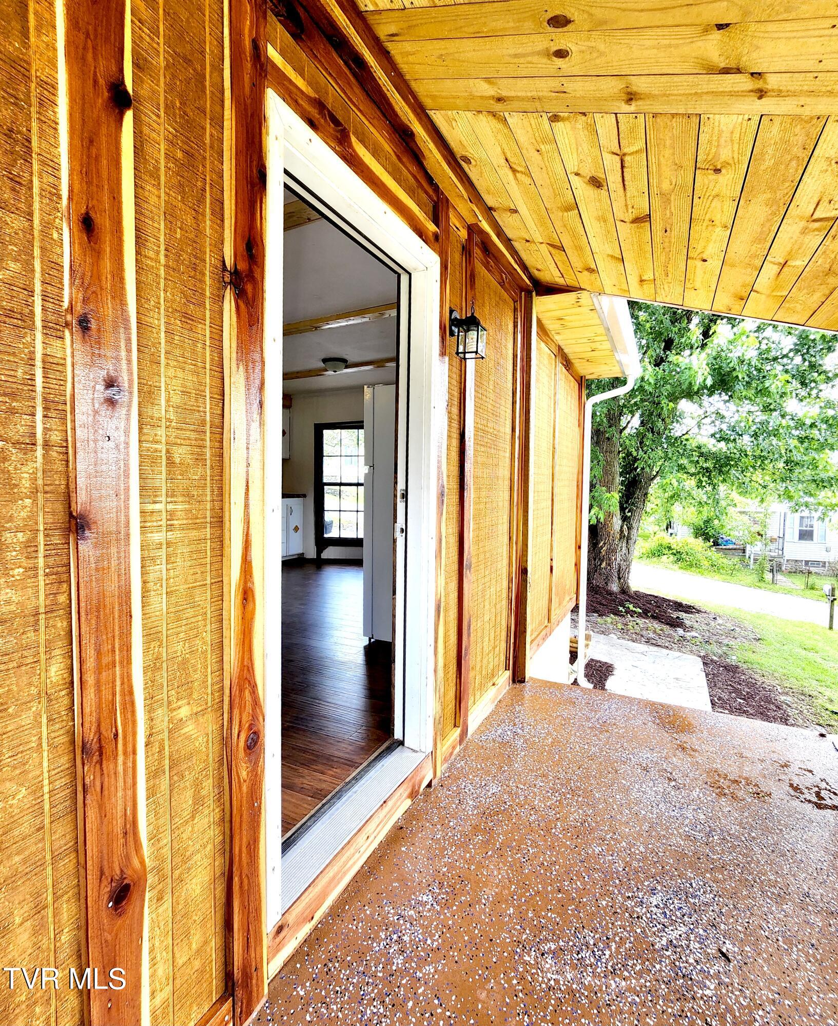 148 Masters Street Erwin, TN 37650 - Photo 6 of 29 IMG_8351