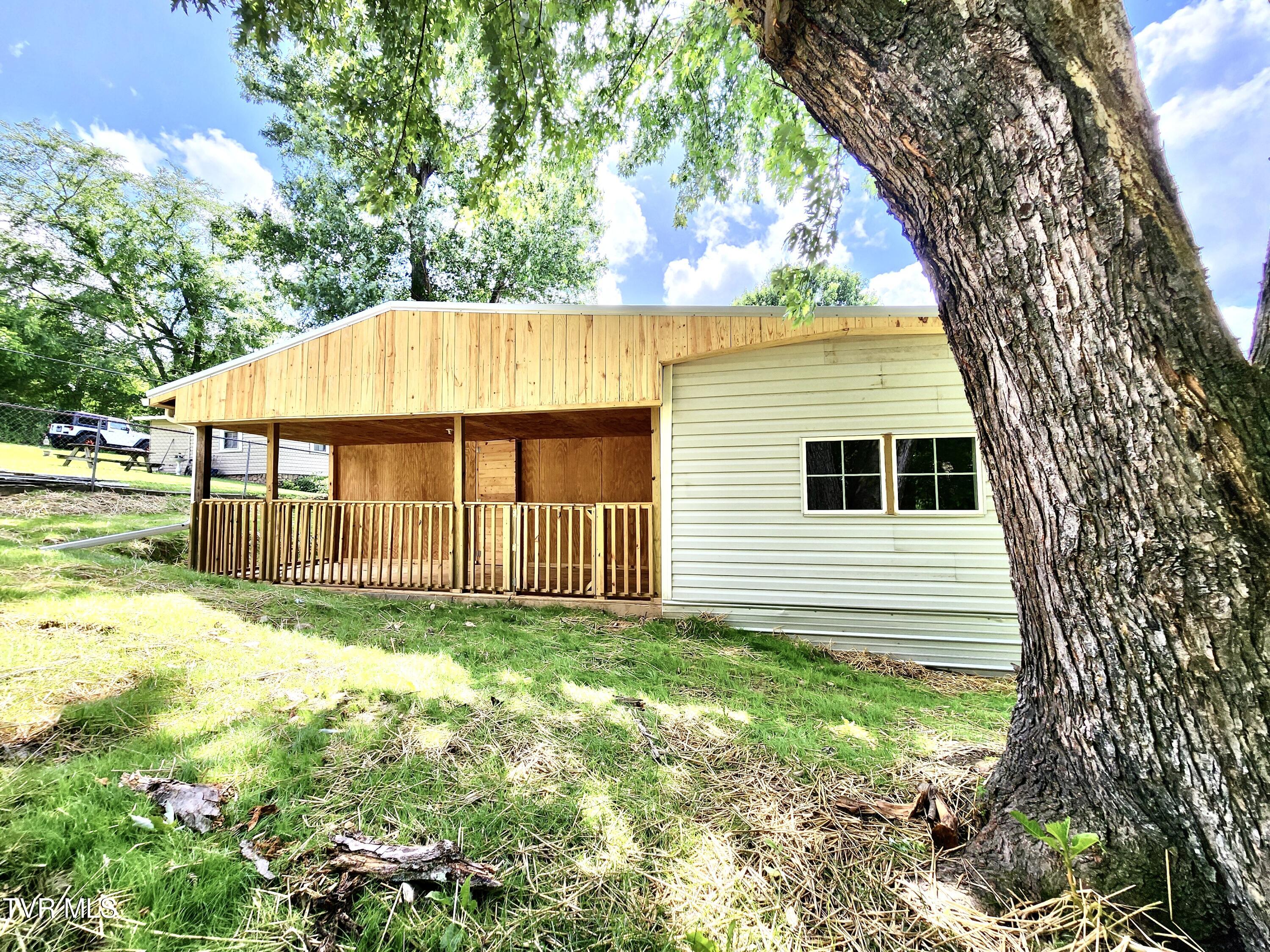148 Masters Street Erwin, TN 37650 - Photo 7 of 29 IMG_8376
