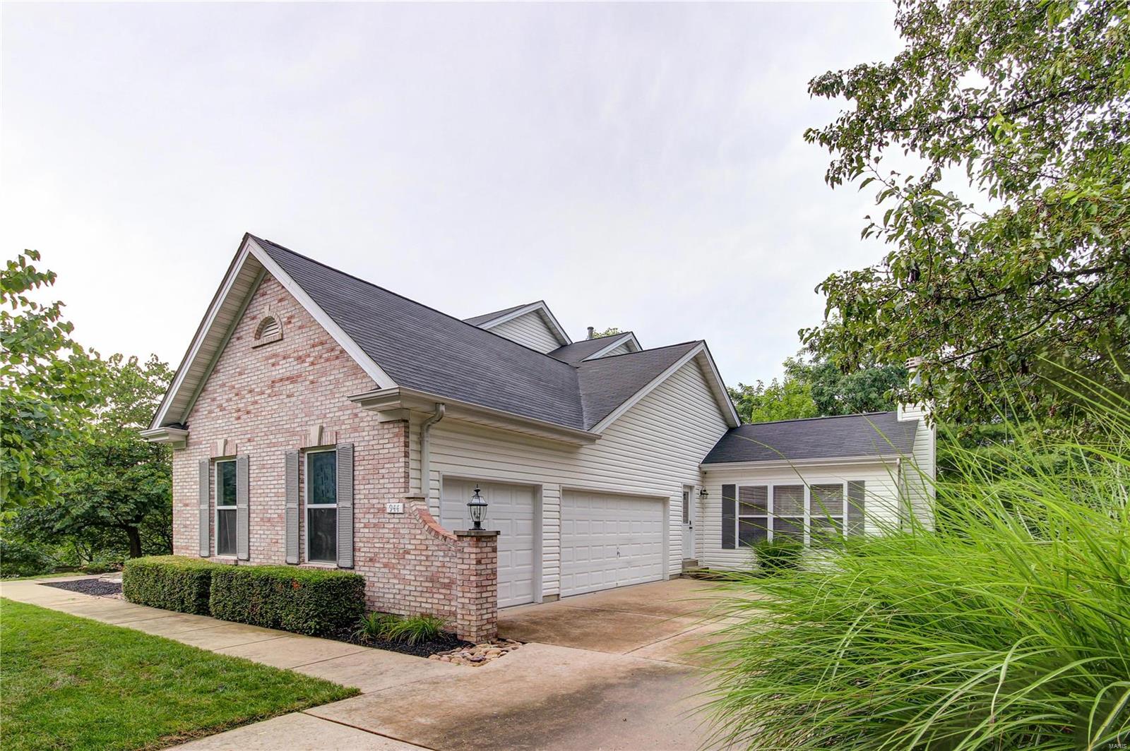 944 Kiefer Ridge Drive Ballwin, MO 63021 - Photo 3 of 54 Gallery Image 3