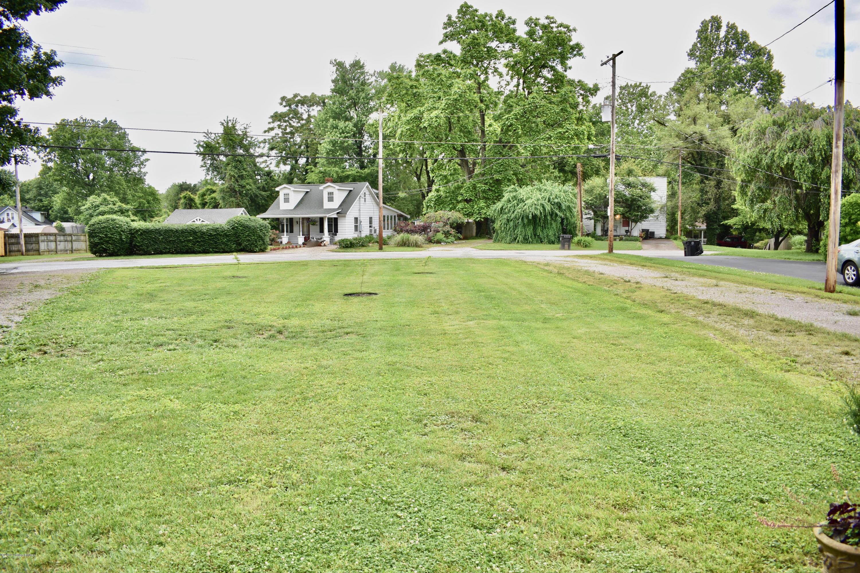 3016 University Road Louisville, KY 40206 - Photo 4 of 32 Front Yard
