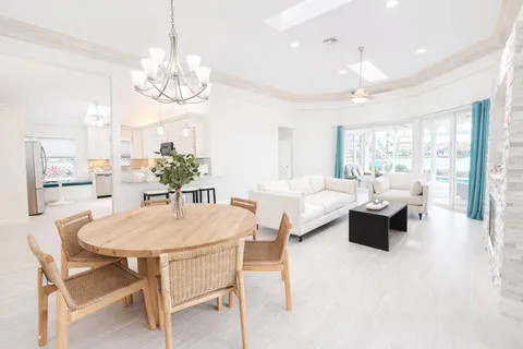 $1,070,000 | 122 Eagleton Lane, Palm Beach Gardens, FL 33418