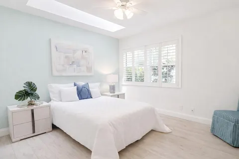 $1,070,000 | 122 Eagleton Lane, Palm Beach Gardens, FL 33418