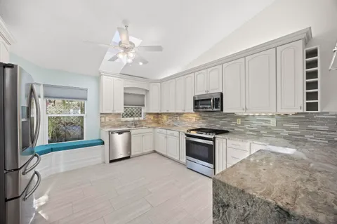 $1,070,000 | 122 Eagleton Lane, Palm Beach Gardens, FL 33418