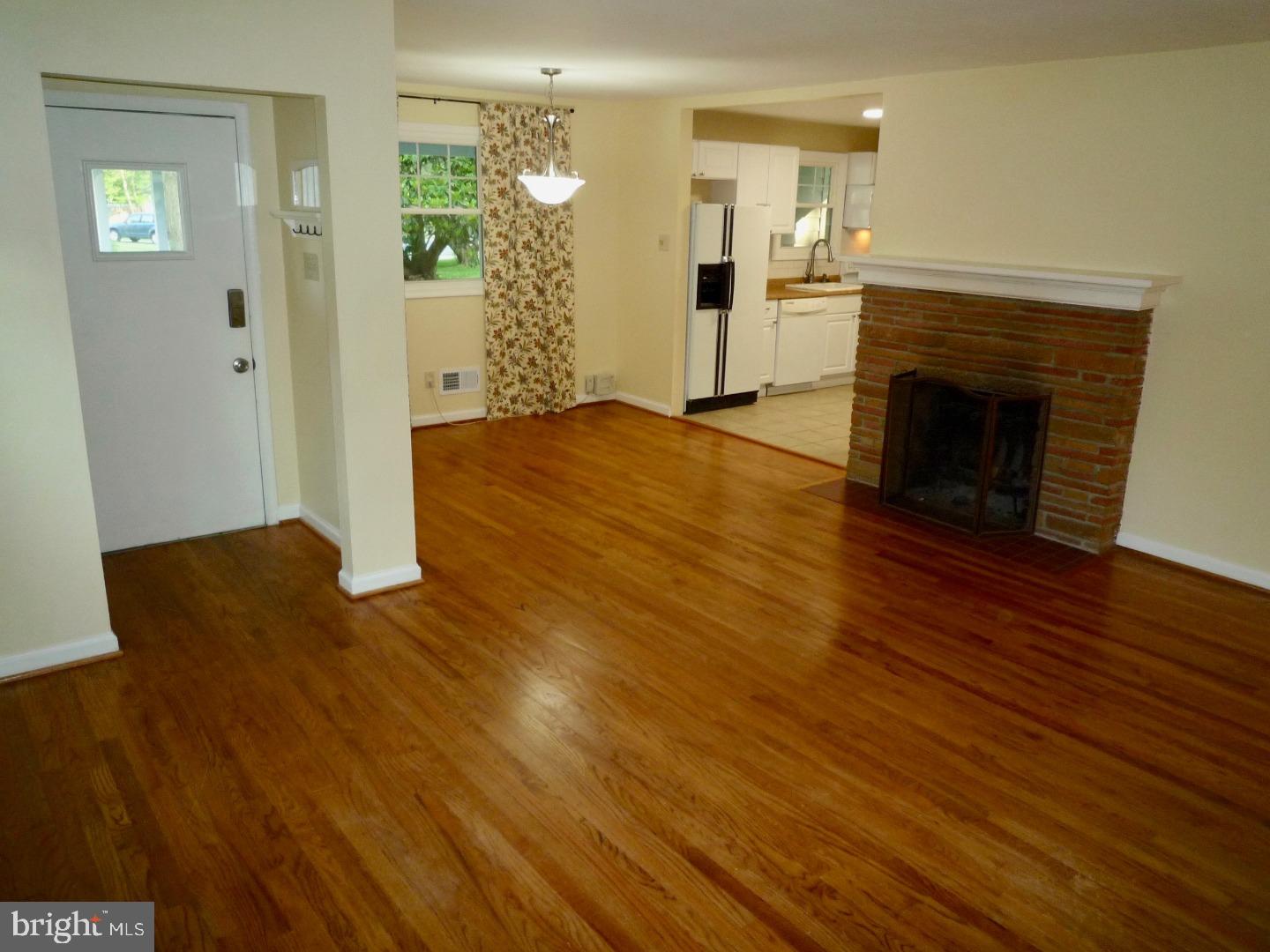 410 Beverly Road Newark, DE 19711 - Photo 4 of 23 Living Room