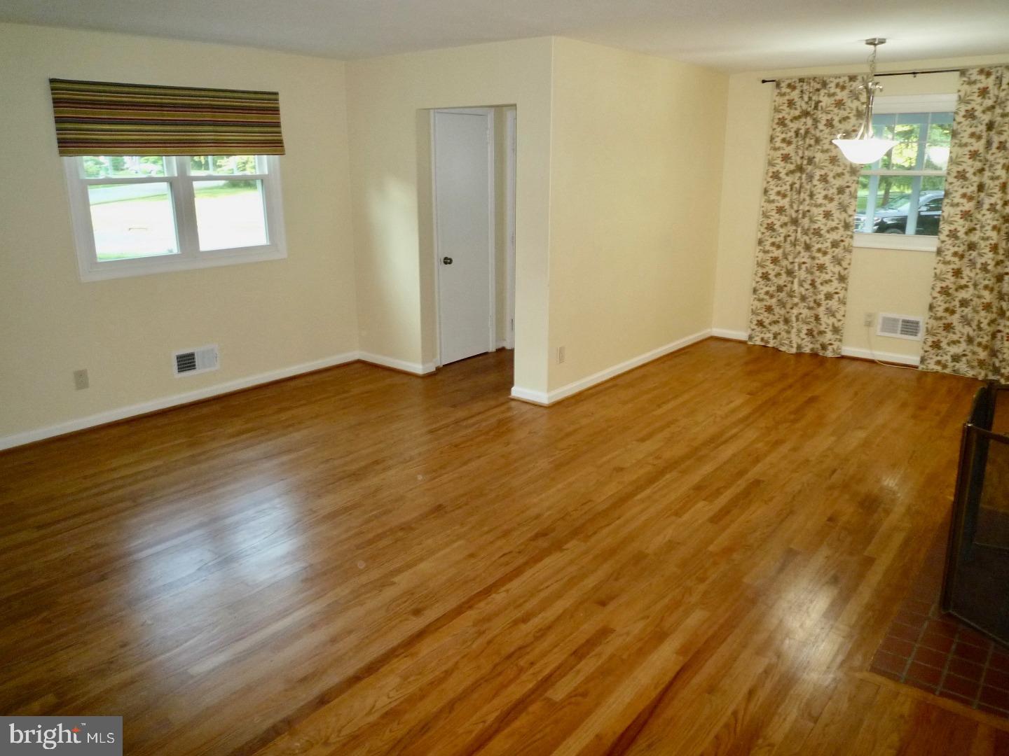 410 Beverly Road Newark, DE 19711 - Photo 5 of 23 Living Room