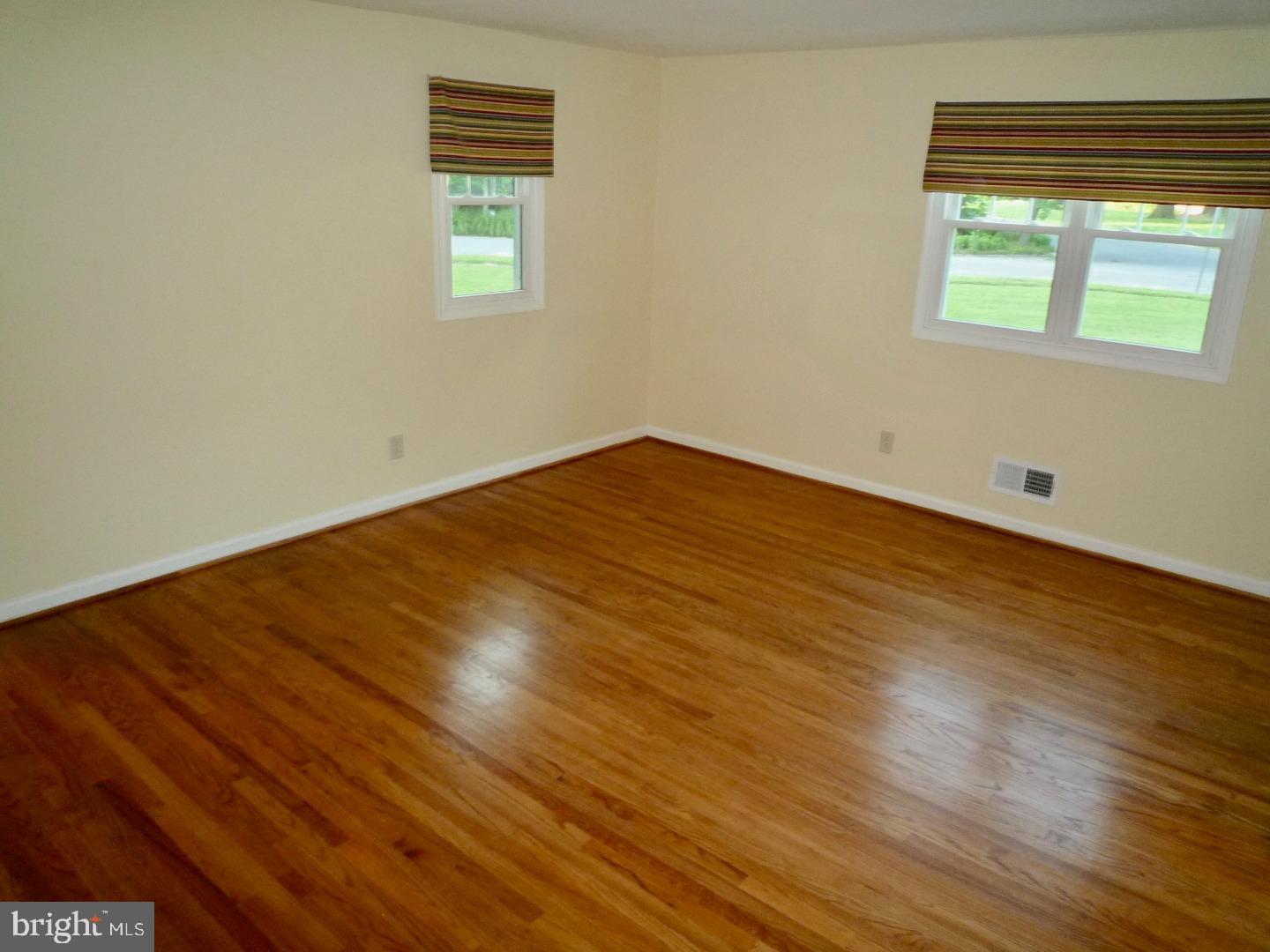 410 Beverly Road Newark, DE 19711 - Photo 8 of 23 Living Room