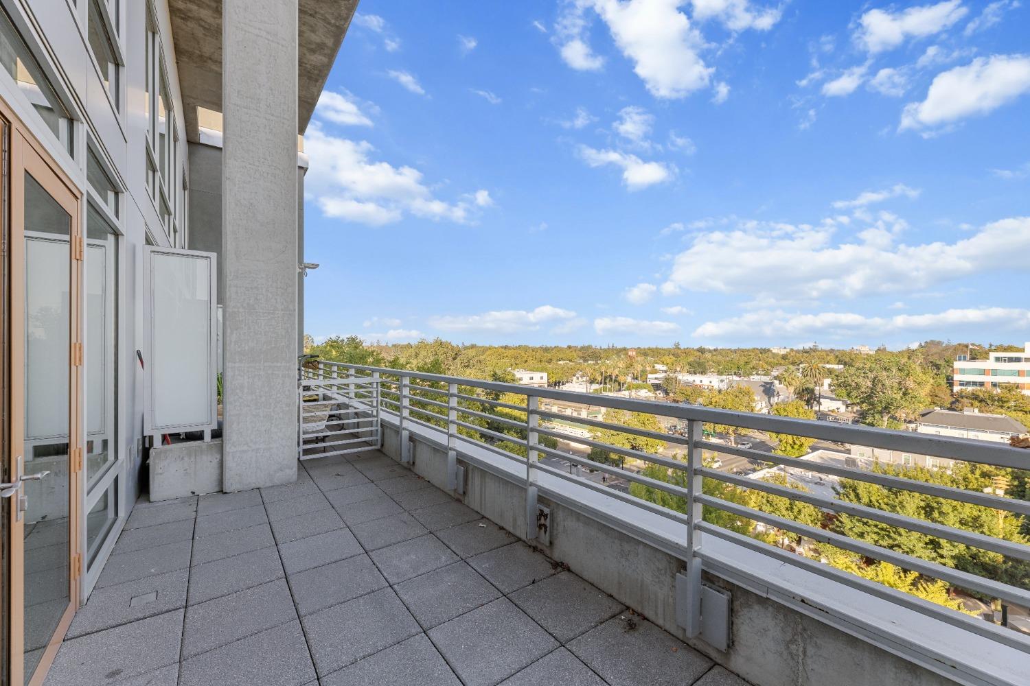 1818 L Street, Unit 807 Sacramento, CA 95811 - Photo 22 of 39 a view of city with ocean