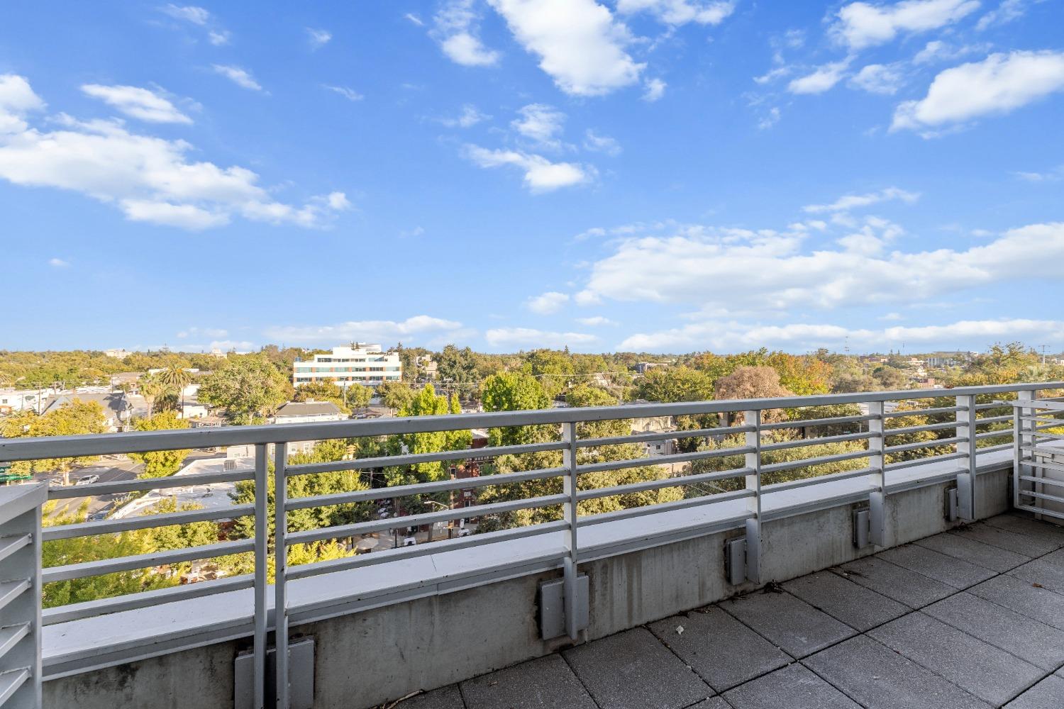 1818 L Street, Unit 807 Sacramento, CA 95811 - Photo 23 of 39 a view of a city