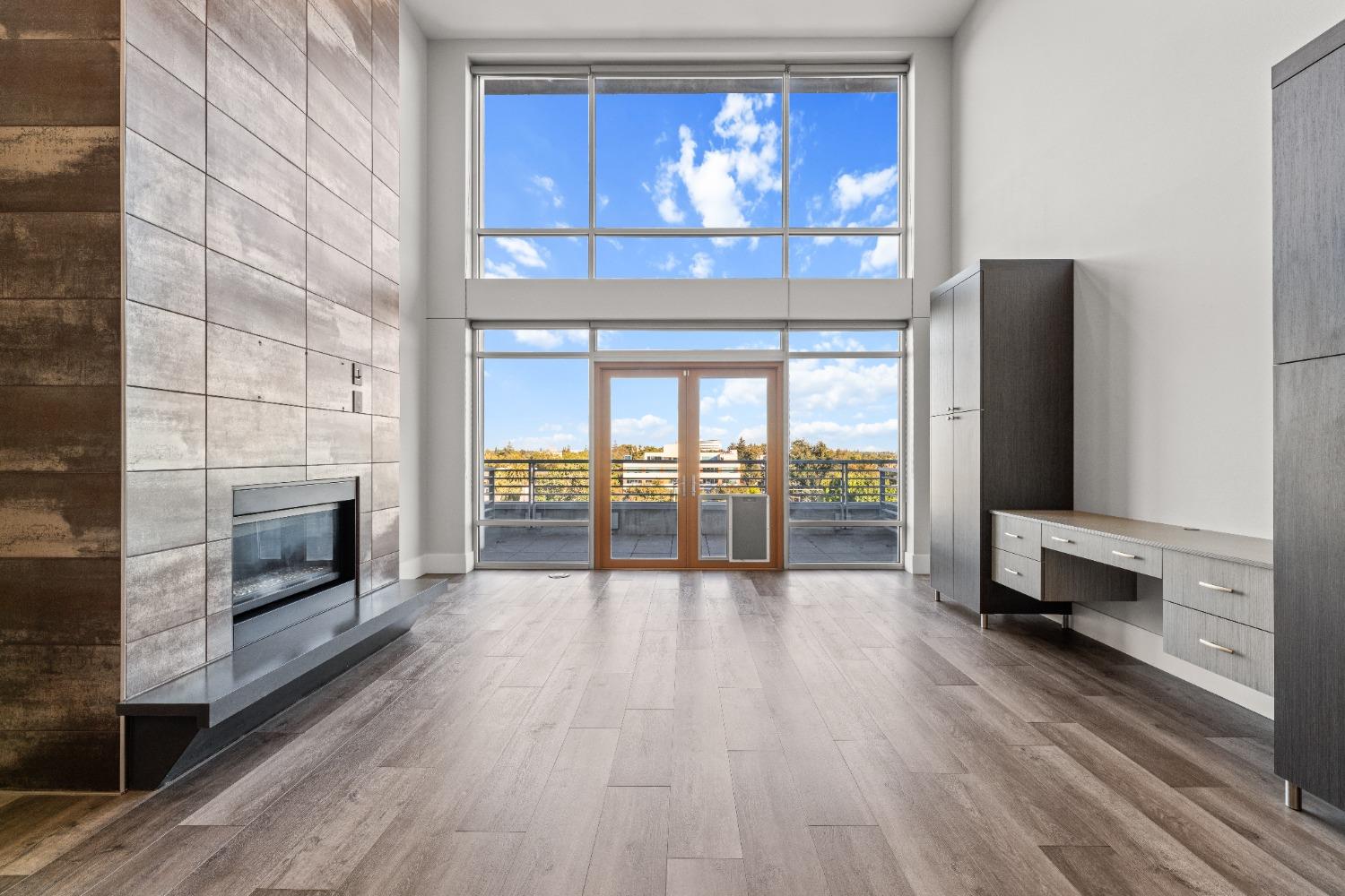 1818 L Street, Unit 807 Sacramento, CA 95811 - Photo 4 of 39 a view of a livingroom with wooden floor and a fireplace