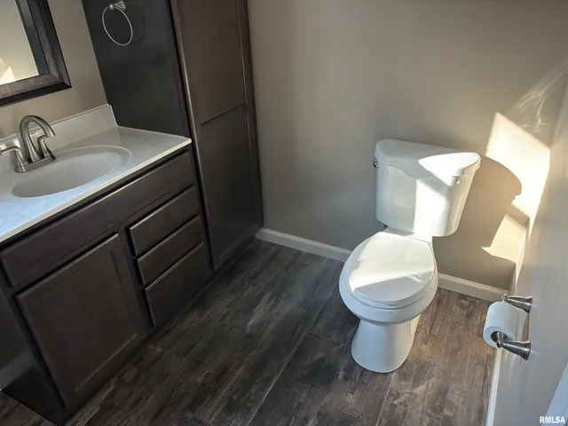 $2,800 | 6930 North Fox Point Drive, Peoria, IL 61614