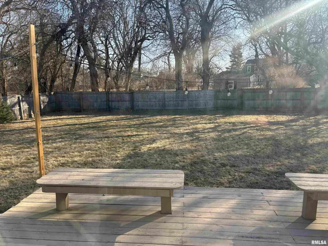 $2,800 | 6930 North Fox Point Drive, Peoria, IL 61614