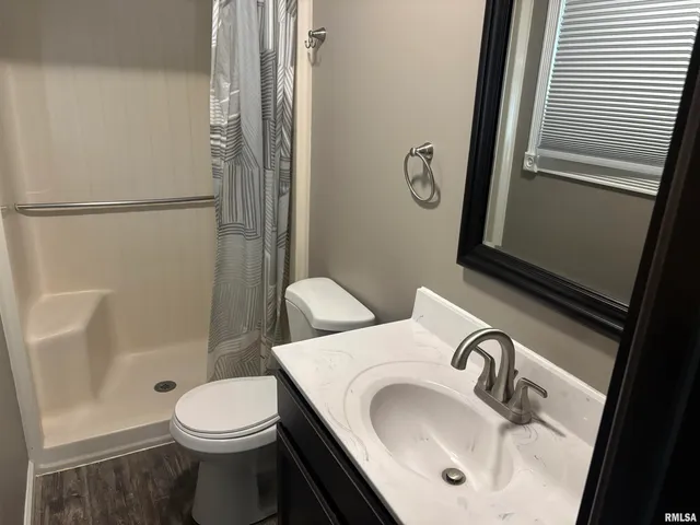 $2,800 | 6930 North Fox Point Drive, Peoria, IL 61614