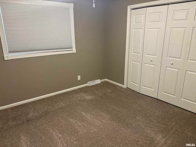 $2,800 | 6930 North Fox Point Drive, Peoria, IL 61614