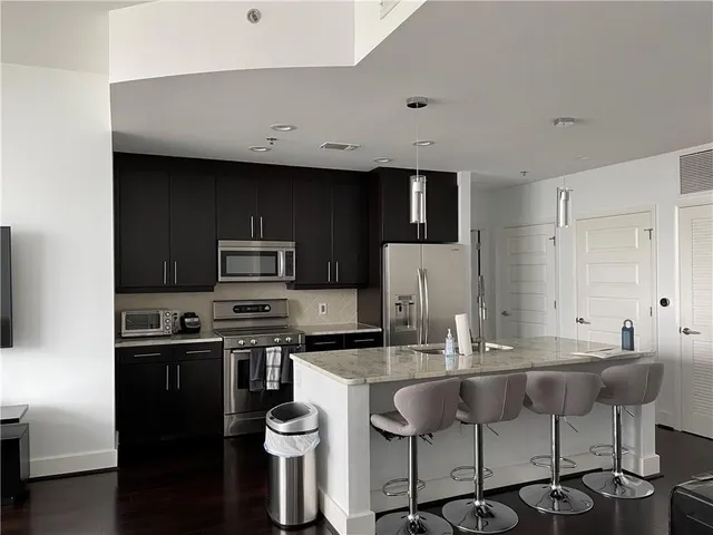 $3,400 | 1080 Peachtree Street Northeast, Unit 2215, Atlanta, GA 30309