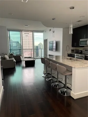 $3,400 | 1080 Peachtree Street Northeast, Unit 2215, Atlanta, GA 30309