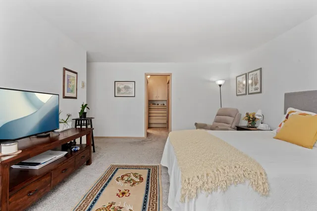 $220,000 | 1610 North Prospect Avenue, Unit 704, Milwaukee, WI 53202