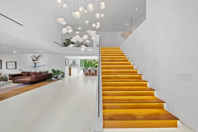 $8,450,000 | 7713 Esterel Drive, La Jolla, CA 92037