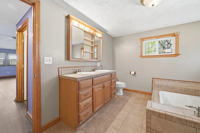 $500,000 | 974 Sturtevant Hill Road, Winthrop, ME 04364