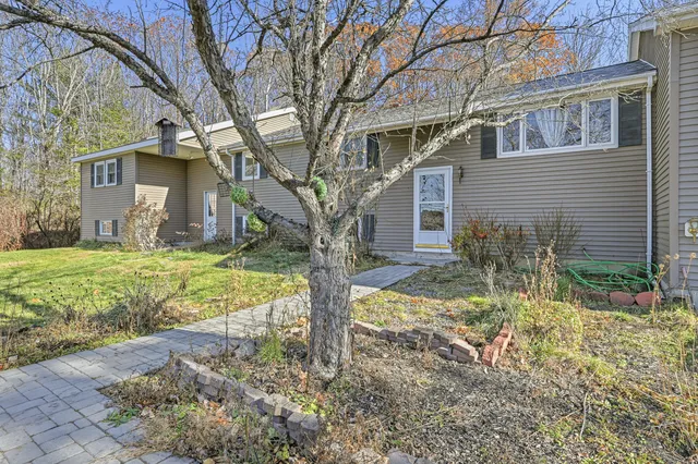 $500,000 | 974 Sturtevant Hill Road, Winthrop, ME 04364