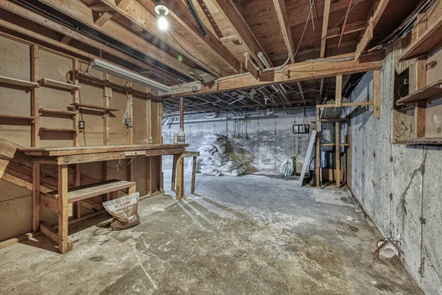 $500,000 | 974 Sturtevant Hill Road, Winthrop, ME 04364