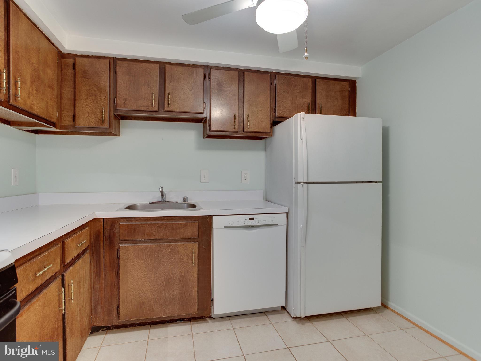 2572 Riva Road, Unit 1B Annapolis, MD 21401 - Photo 4 of 26 Kitchen
