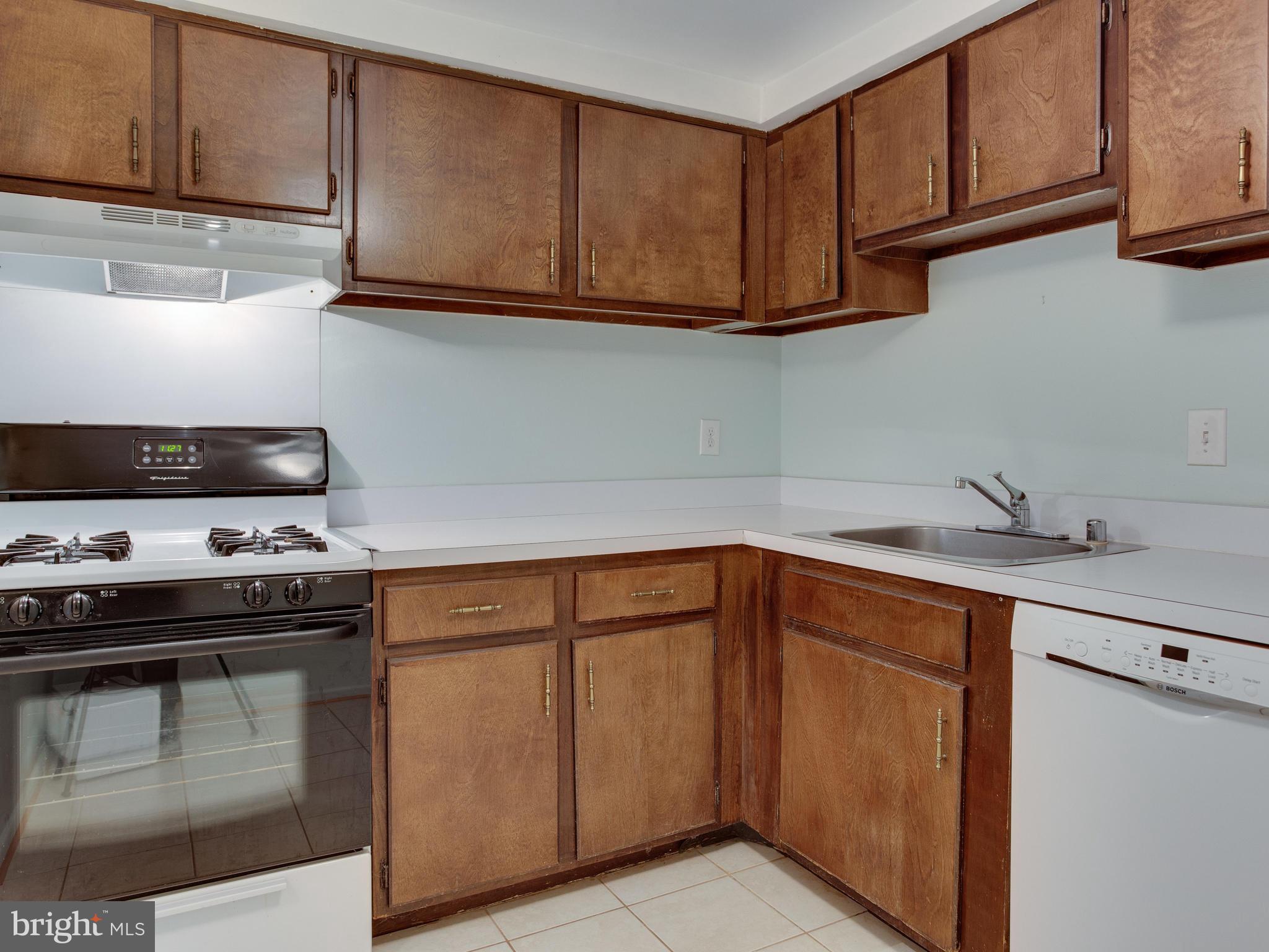 2572 Riva Road, Unit 1B Annapolis, MD 21401 - Photo 6 of 26 Kitchen