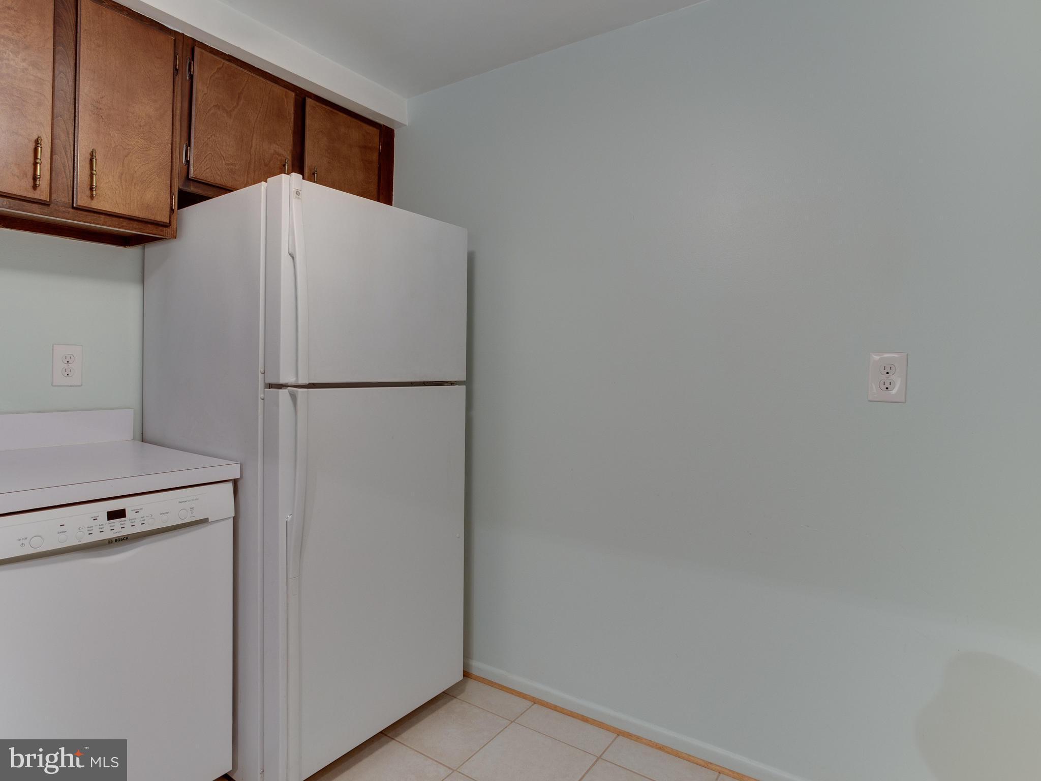 2572 Riva Road, Unit 1B Annapolis, MD 21401 - Photo 7 of 26 Living Room