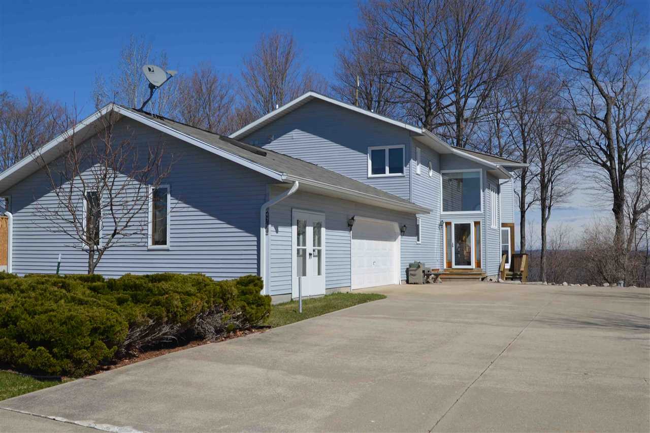 4761 Ridge Lane Kewadin, MI 49648 - Photo 30 of 39 1859746-29.JPG