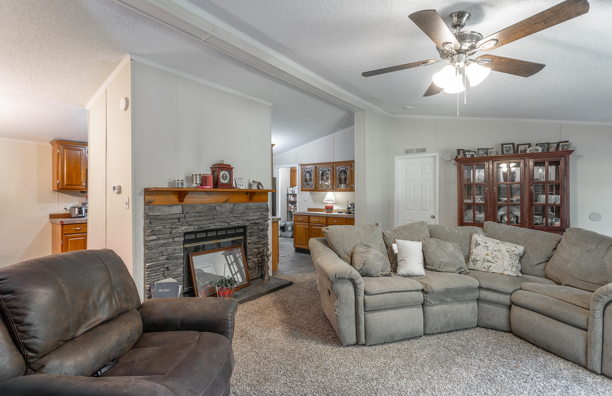 6930 Igou Ferry Road Harrison, TN 37341 - Photo 2 of 38 Living Room
