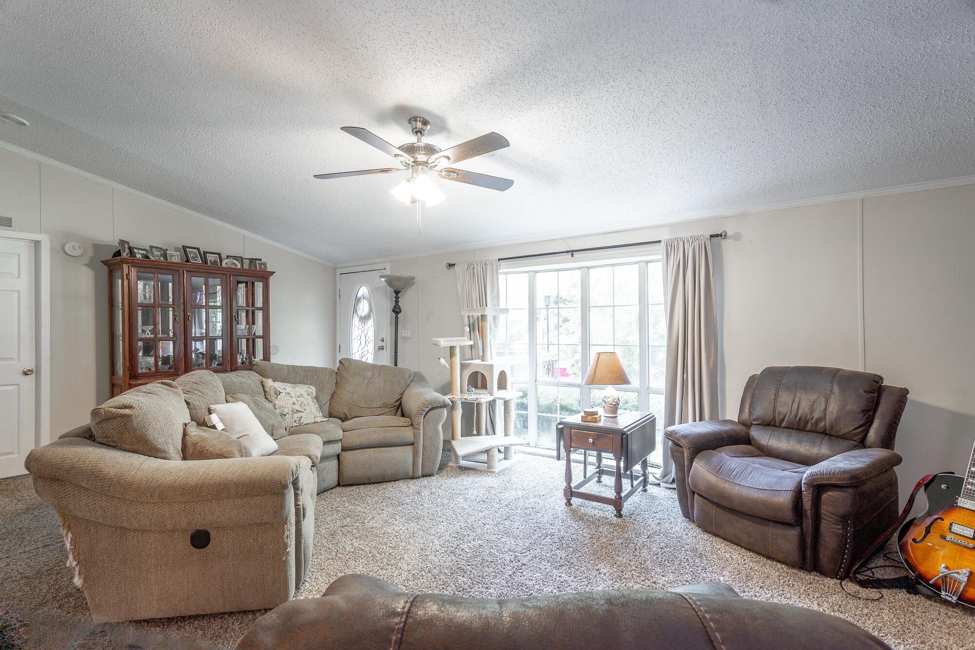 6930 Igou Ferry Road Harrison, TN 37341 - Photo 4 of 38 Living Room