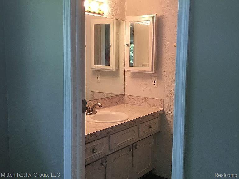 2566 Bullard Road Hartland, MI 48353 - Photo 19 of 21 image00021.jpeg